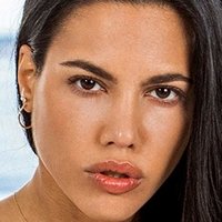 Apolonia Lapiedra Nahé