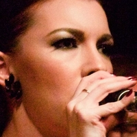 Chrysta Bell Nahé