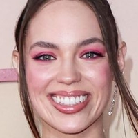 Claudia Sulewski Nahé