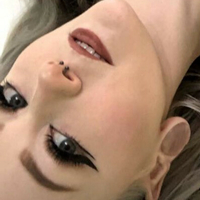 Hat jemand etwas von der hübschen lilghoul? Nahé