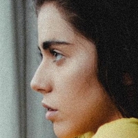 Holly James Nahé