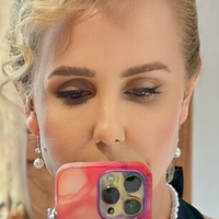 holly Nahé