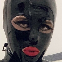 luciaandleighlatex Nahé