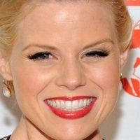 Megan Hilty Nahé