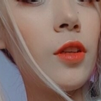 Momo Kim Lee Nahé