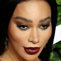 Munroe Bergdorf Nahé