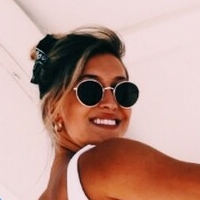 Riley White Nahé