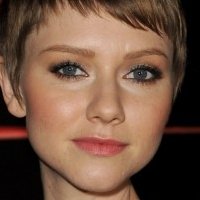 Valorie Curry Nahé